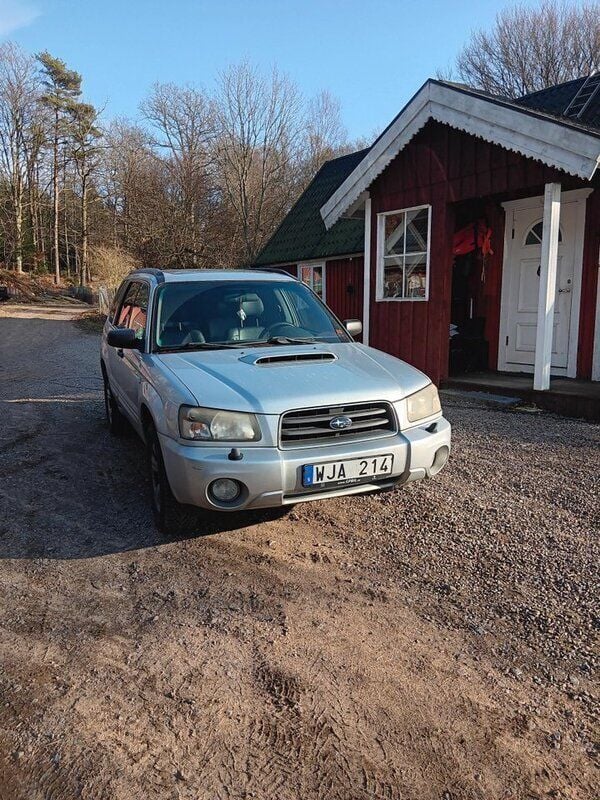 Silver Begagnad 2005 Subaru Forester SUV | 25 000 kr (Marknadspris) - Bild 1/1