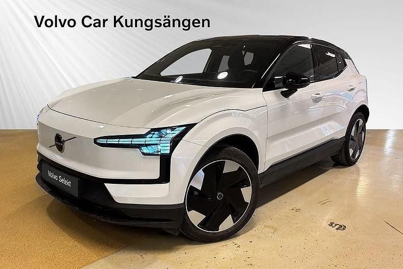 Vit Begagnad 2025 Volvo EX30 Single Motor Extended Range SUV | 374 900 kr (Marknadspris) - Bild 1/3