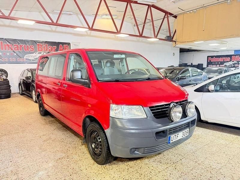 Röd Begagnad 2004 VW Shuttle Minibuss | 59 900 kr - Bild 1/4