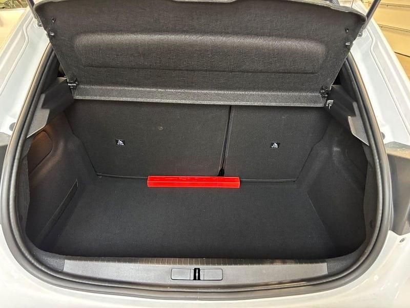 Begagnad Peugeot 208 Active 75 HK (55 kW) 2020 Vit Halvkombi