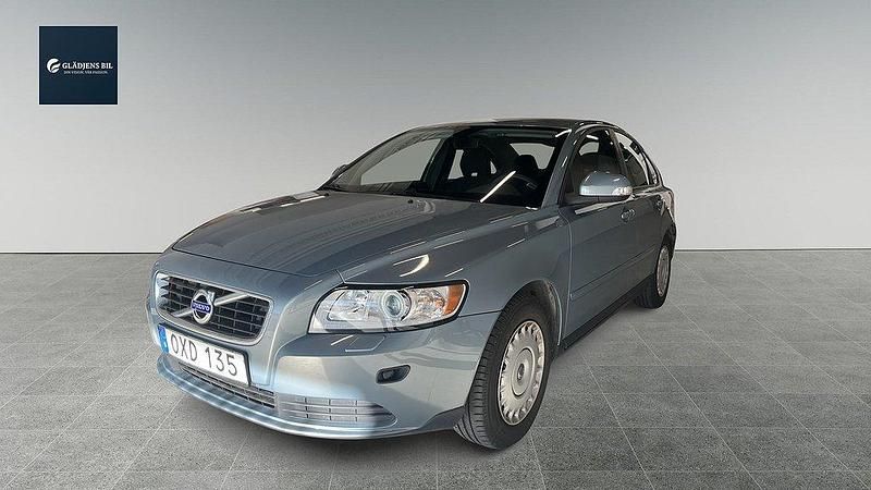 Ljusblå Begagnad 2010 Volvo S40 Sedan | 94 900 kr (Dyr) - Bild 1/4