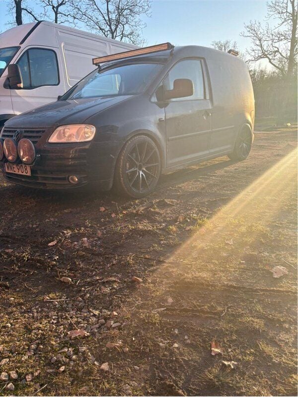 Svart Begagnad 2005 VW Caddy Minibuss | 38 000 kr - Bild 1/4