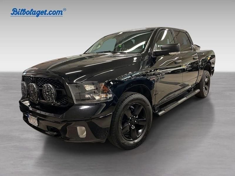 Svart Begagnad 2022 RAM 1500 Pickup | 589 000 kr (Superpris) - Bild 1/4