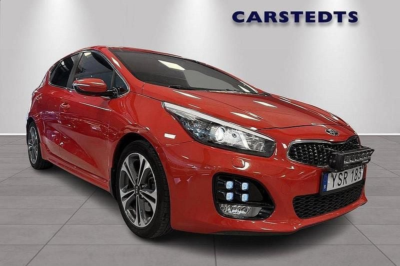 Röd Begagnad 2017 Kia Ceed GT-Line Halvkombi | 149 800 kr (Lite dyr) - Bild 1/4