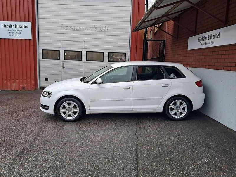 Begagnad Audi A3 Attraction 105 HK (77 kW) 2013 Vit