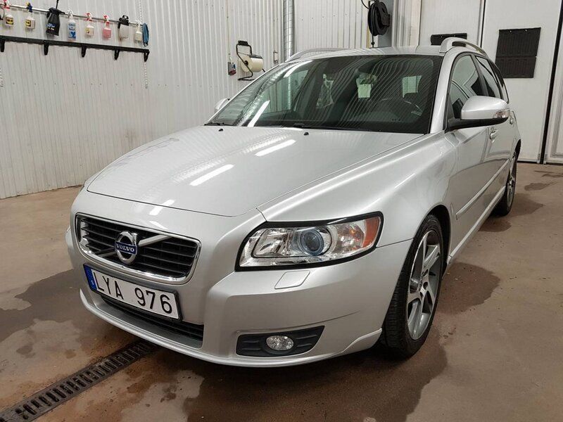 Grå Begagnad 2011 Volvo V50 Momentum Kombi | 99 500 kr (Dyr) - Bild 1/4