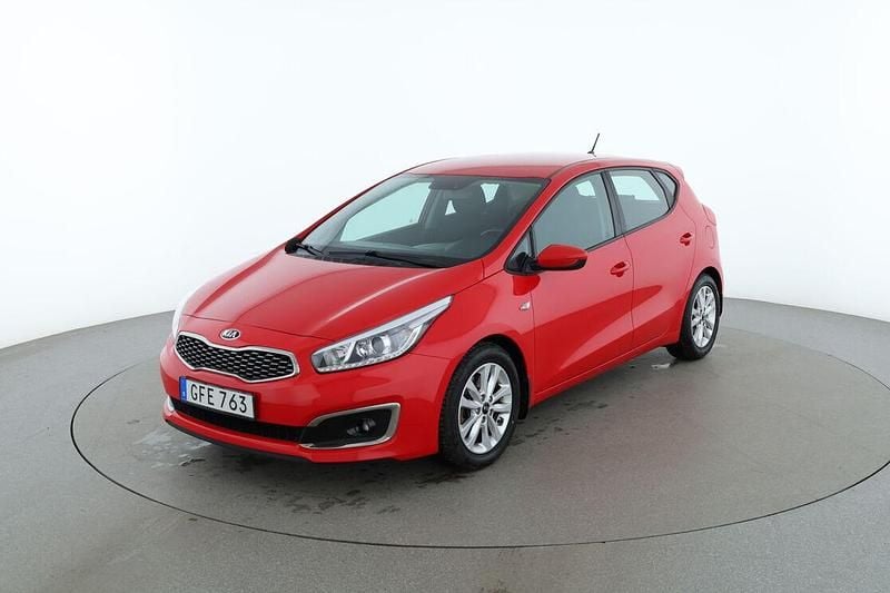 Röd Begagnad 2018 Kia Ceed Halvkombi | 103 000 kr (Bra pris) - Bild 1/3