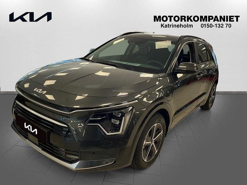 Grå Ny 2025 Kia Niro Advance SUV | 392 666 kr (Marknadspris) - Bild 1/4
