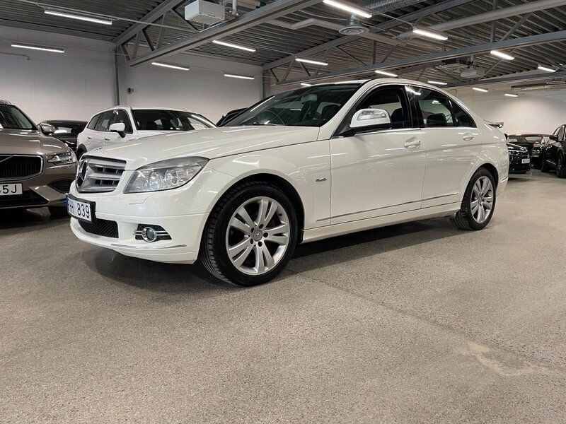 Vit Begagnad 2007 Mercedes C200 Avantgarde Sedan | 69 000 kr (Lite dyr) - Bild 1/4