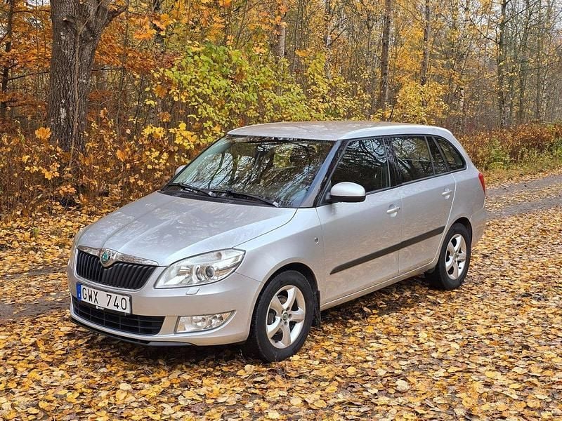 Silver Begagnad 2012 Skoda Fabia Elegance Kombi | 36 500 kr (Marknadspris) - Bild 1/4
