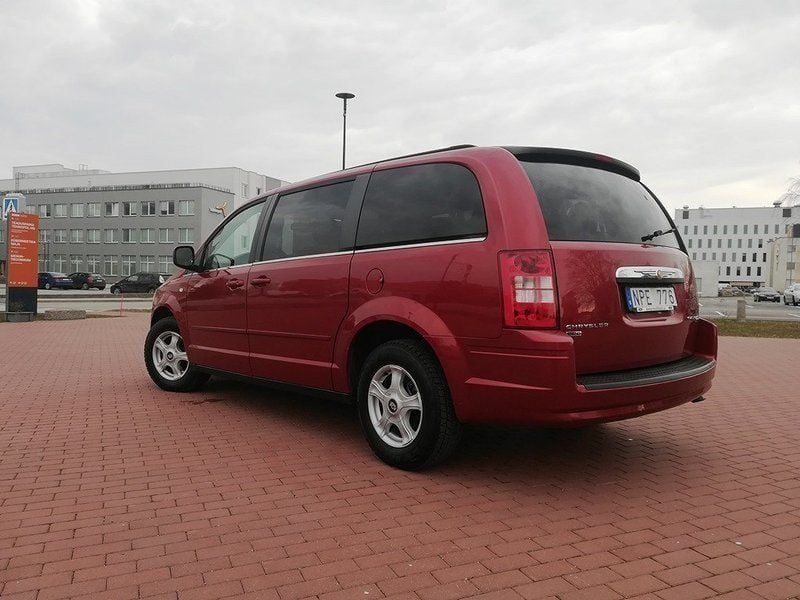 Begagnad Chrysler Grand Voyager 164 HK (120 kW) 2008 Röd Minibuss