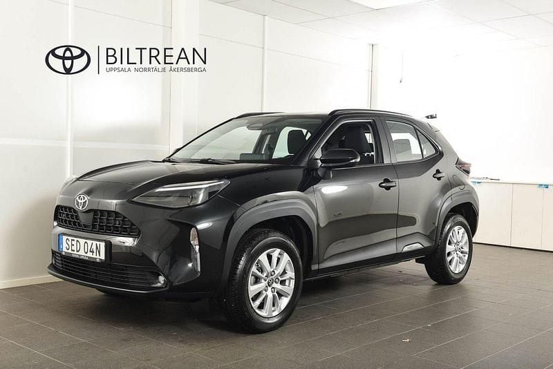 Svart Begagnad 2024 Toyota Yaris Hybrid Active SUV | 279 900 kr - Bild 1/4
