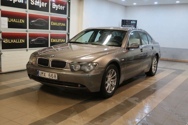 Grå Begagnad 2003 BMW 745 Sedan | 59 900 kr - Bild 1/4