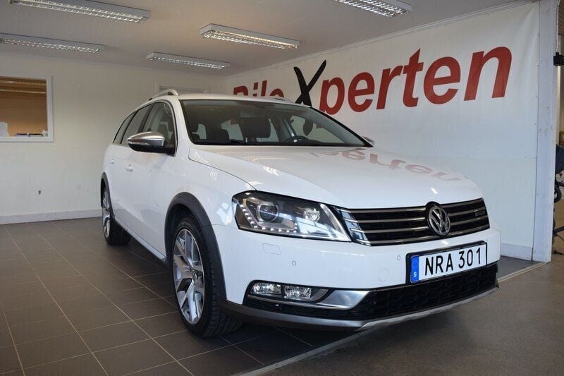 Vit Begagnad 2015 VW Passat Alltrack Kombi | 129 900 kr (Superpris) - Bild 1/4