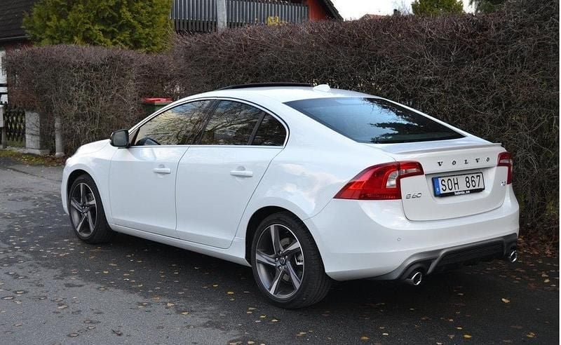 Begagnad Volvo S60 R-Design 150 HK (110 kW) 2014 Vit Sedan