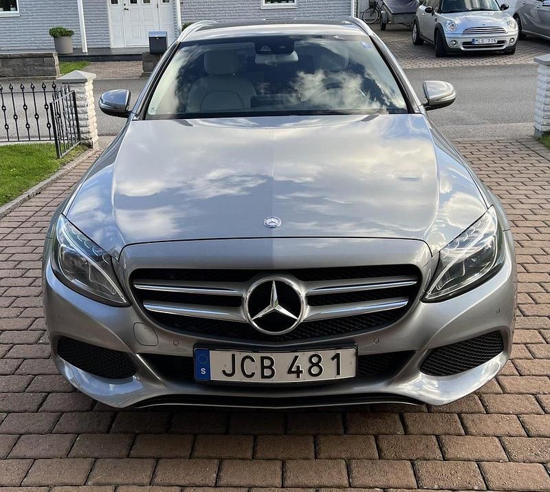 Silver Begagnad 2016 Mercedes C250 Avantgarde Kombi | 240 000 kr (Dyr) - Bild 1/4