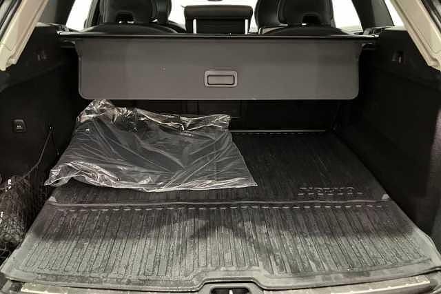 Begagnad Volvo XC60 Core 355 HK (261 kW) 2022 Svart SUV