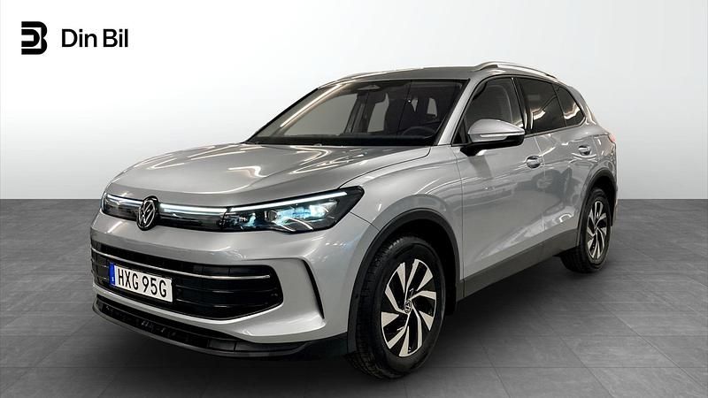 Silver Begagnad 2025 VW Tiguan Life SUV | 389 900 kr (Marknadspris) - Bild 1/4