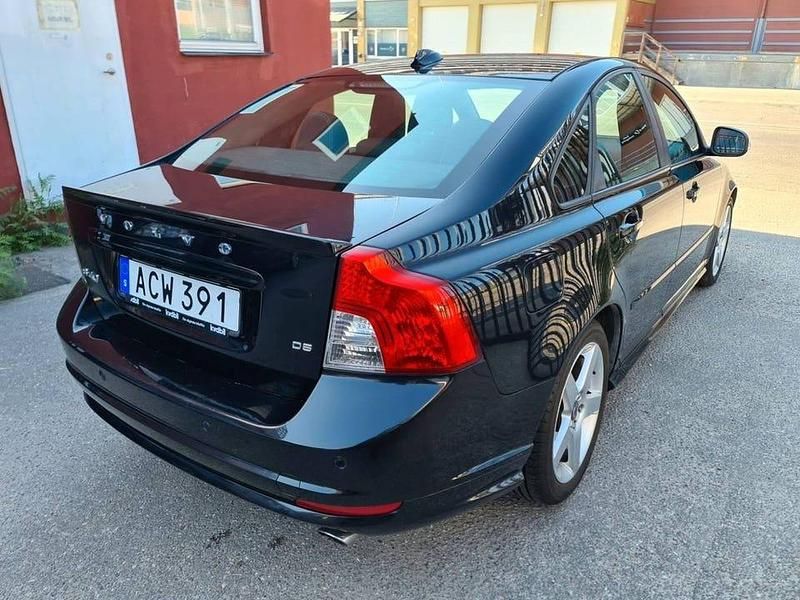 Begagnad Volvo S40 R-Design Summum 180 HK (132 kW) 2010 Svart Sedan