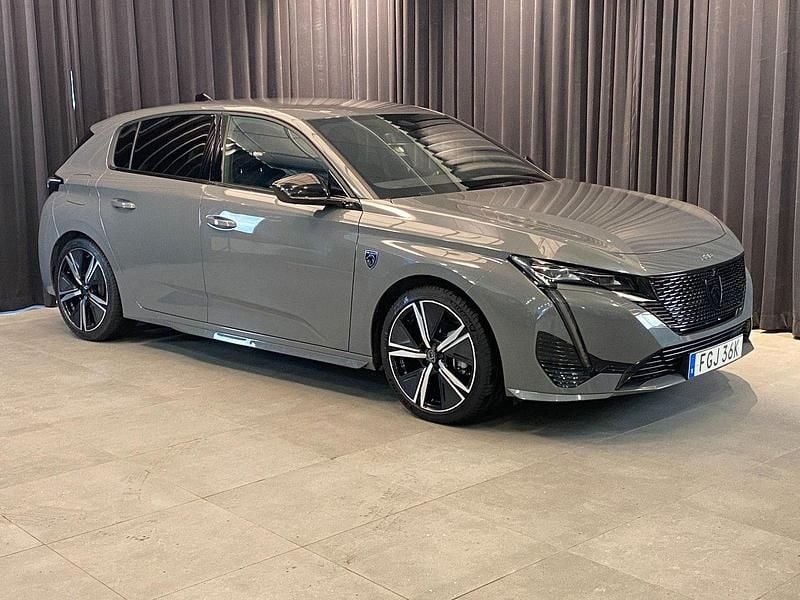 Grå Begagnad 2024 Peugeot 308 GT Halvkombi | 279 500 kr (Marknadspris) - Bild 1/4