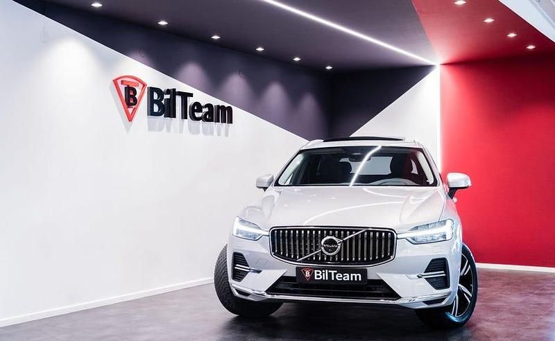 Silver Begagnad 2024 Volvo XC60 Plus SUV | 649 900 kr - Bild 1/4