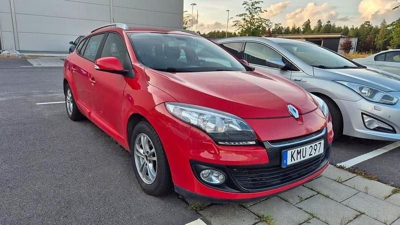 Röd Begagnad 2013 Renault Mégane GrandTour Kombi | 39 900 kr (Bra pris) - Bild 1/4