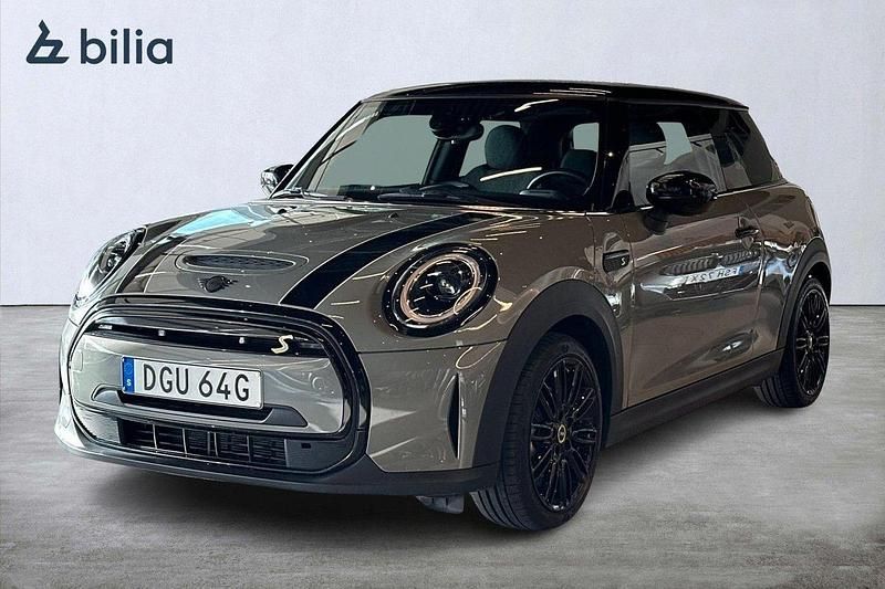 Grå Begagnad 2022 Mini Cooper SE Essential Halvkombi | 214 900 kr (Marknadspris) - Bild 1/4
