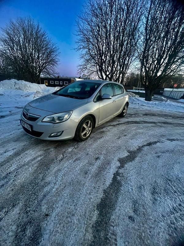 Begagnad Opel Astra 115 HK (84 kW) 2010