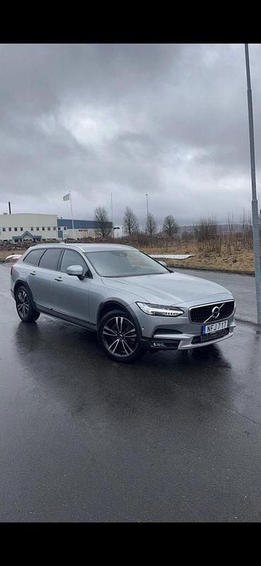 Silver Begagnad 2017 Volvo V90 CC Inscription Kombi | 285 000 kr (Marknadspris) - Bild 1/4