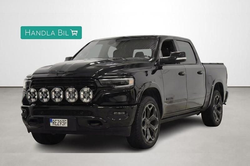 Svart Begagnad 2022 RAM 1500 Pickup | 899 900 kr - Bild 1/4