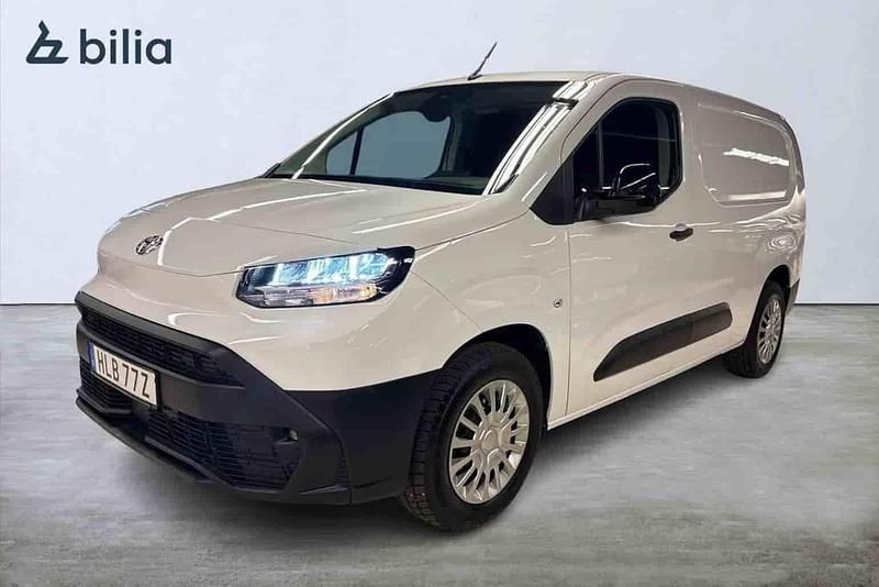 Vit Begagnad 2024 Toyota Proace City City Minibuss | 339 900 kr (Marknadspris) - Bild 1/1