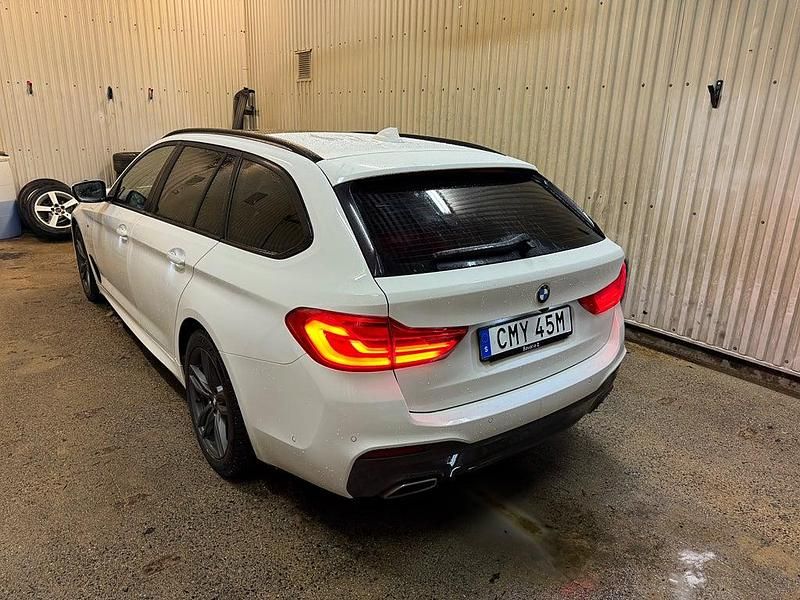 Begagnad BMW 520 M Sport 190 HK (139 kW) 2019 Vit Kombi