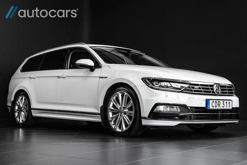 Vit Begagnad 2017 VW Passat R-line Kombi | 255 000 kr - Bild 1/4