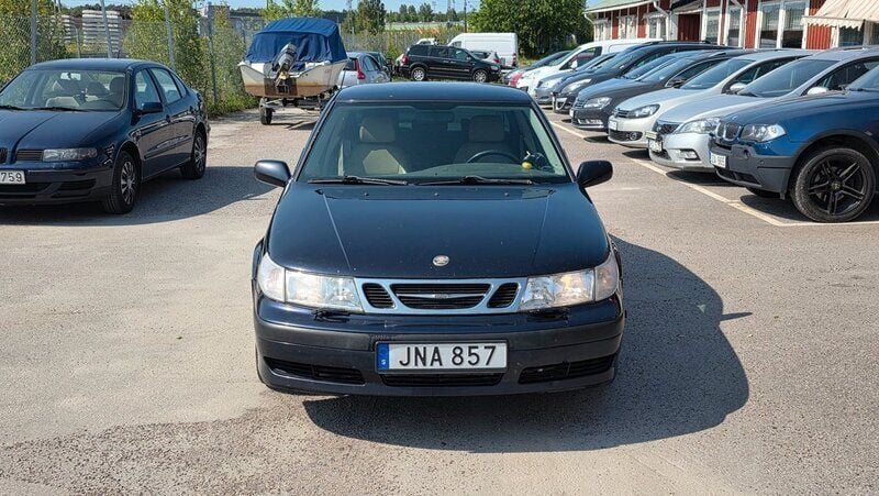 Mörkblå (blå) Begagnad 2000 Saab 9-5 Sedan | 11 900 kr (Marknadspris) - Bild 1/4
