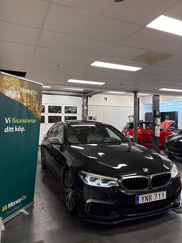 Begagnad BMW M550 462 HK (339 kW) 2017 Svart Sedan