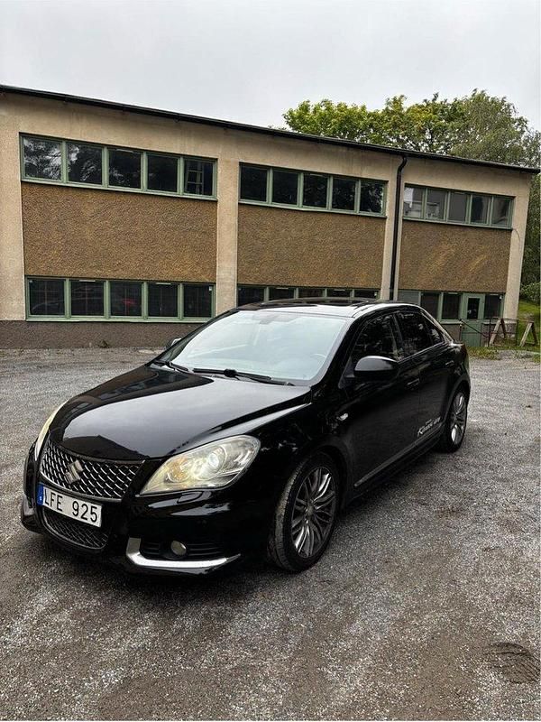 Svart Begagnad 2011 Suzuki Kizashi Sedan | 75 000 kr - Bild 1/4