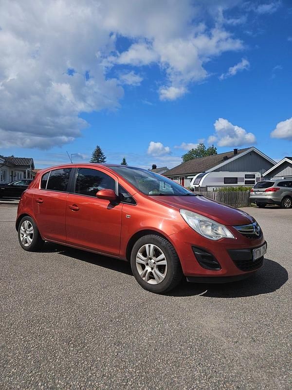 Begagnad 2012 Opel Corsa Halvkombi | 35 000 kr (Marknadspris) - Bild 1/4