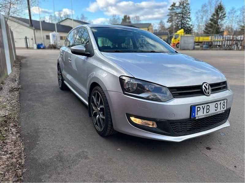 Silver Begagnad 2010 VW Polo Halvkombi | 69 000 kr (Marknadspris) - Bild 1/4