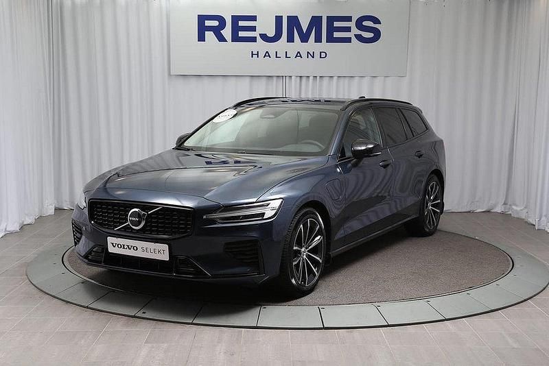 Mörkblå Begagnad 2025 Volvo V60 Plus Kombi | 519 500 kr (Lite dyr) - Bild 1/4