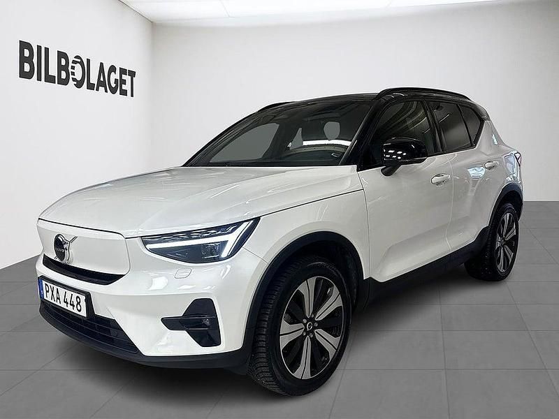 Vit Begagnad 2022 Volvo XC40 Plus SUV | 354 800 kr - Bild 1/4