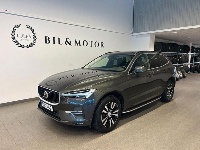 Mörkgrå Begagnad 2022 Volvo XC60 Momentum SUV | 419 900 kr (Marknadspris) - Bild 1/4