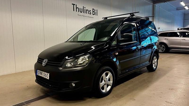 Svart Begagnad 2015 VW Caddy Minibuss | 99 900 kr (Marknadspris) - Bild 1/4