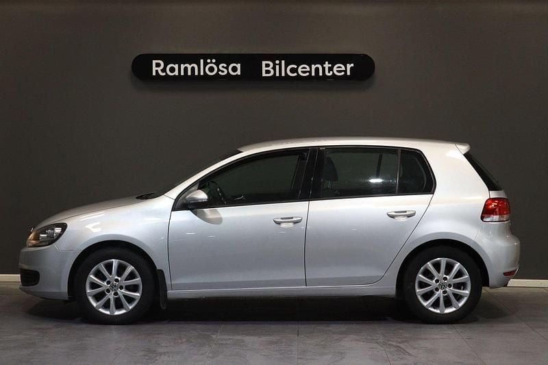 Silver Begagnad 2010 VW Golf VI Halvkombi | 68 900 kr (Lite dyr) - Bild 1/4