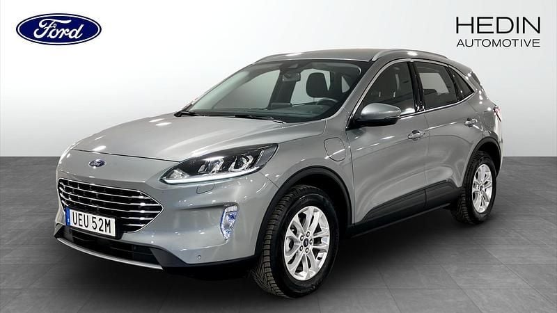 Grå Begagnad 2023 Ford Kuga Titanium SUV | 269 900 kr (Marknadspris) - Bild 1/4