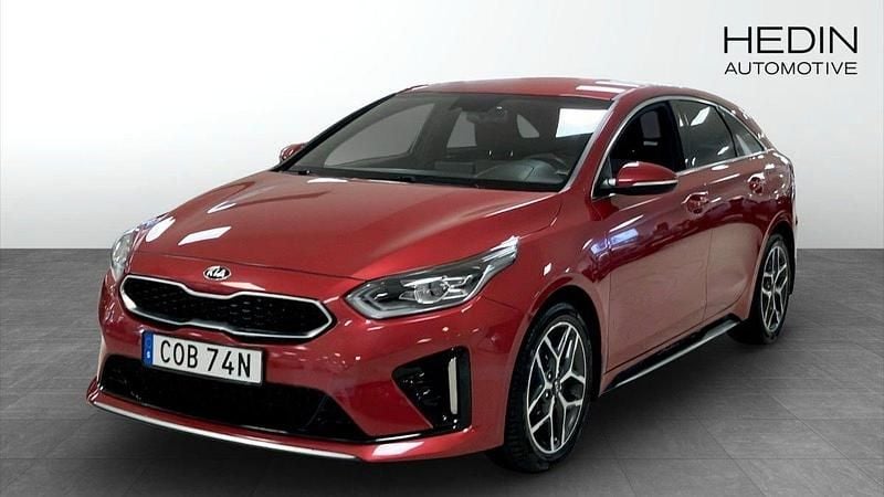 Röd (red) Begagnad 2019 Kia Ceed Halvkombi | 199 900 kr (Marknadspris) - Bild 1/4