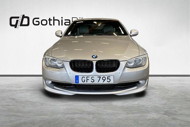 Begagnad BMW 325 204 HK (150 kW) 2011 Grå Cab