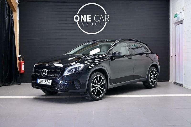 Svart Begagnad 2018 Mercedes GLA220 SUV | 209 800 kr (Bra pris) - Bild 1/4