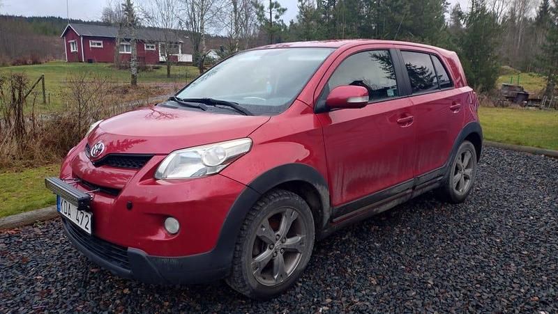 Röd Begagnad 2010 Toyota Urban Cruiser Halvkombi | 55 000 kr (Marknadspris) - Bild 1/4