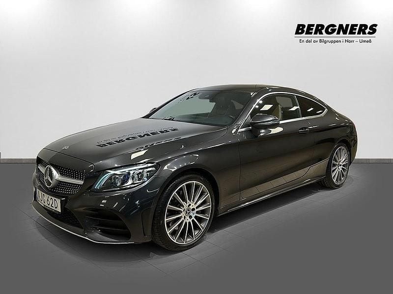 Grå Begagnad 2019 Mercedes C300 AMG Sportkupé | 299 900 kr (Bra pris) - Bild 1/4