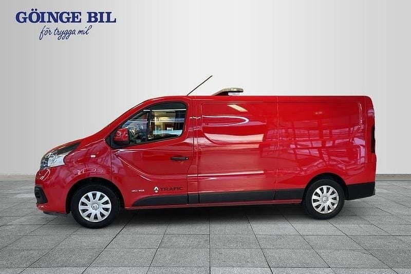 Begagnad Renault Trafic 147 HK (108 kW) 2018 Röd Minibuss